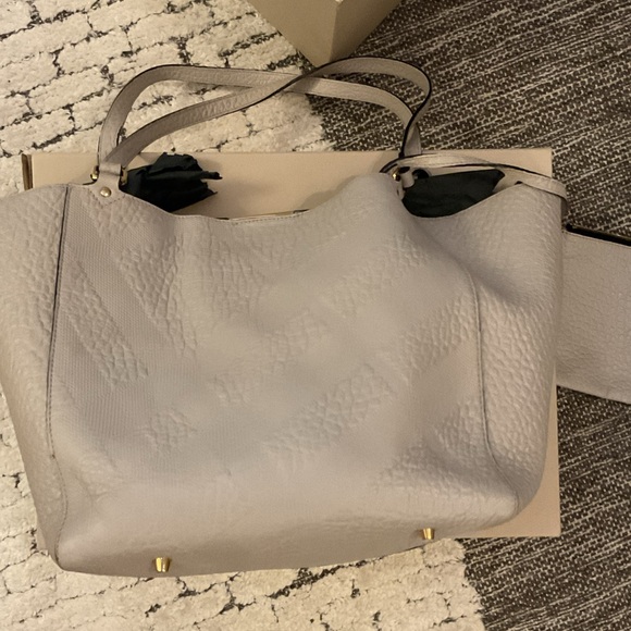 AUTHENTIC  BURBERRY  MEDIUM CANTERBURY  TOTE BAG IN LIGHT GRAYISH TAUPE - Picture 9 of 14